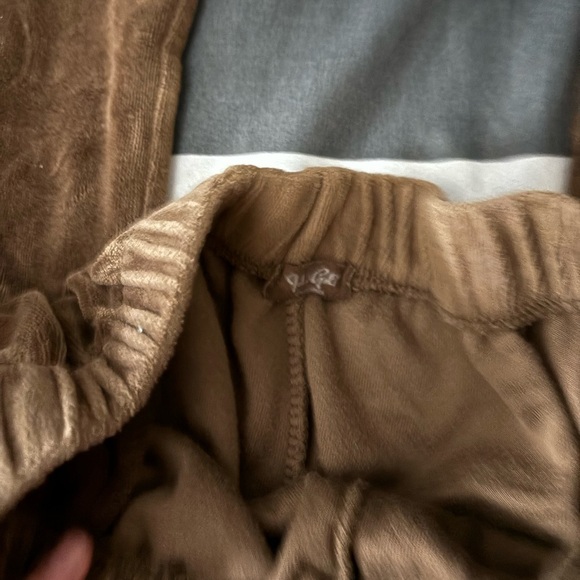 Brandy Melville Velvet Sweatpants - Picture 3 of 3